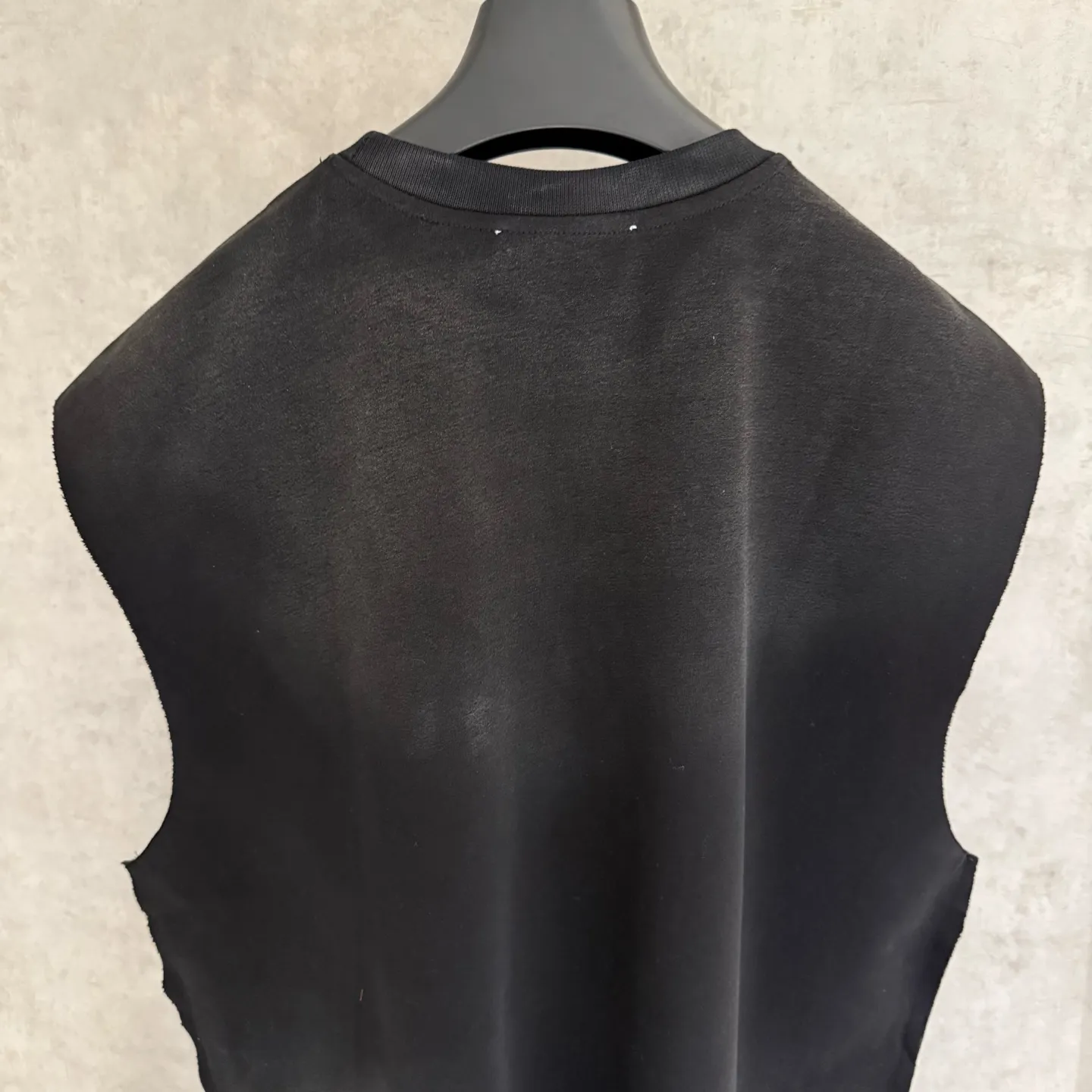 🅿️200 [Strict quality control] CH Crow Heart Sleeveless Round Neck T-shirt 320g heavy-duty composite fabric The upper body is wide and stylish Ice-feeling experience on the inside Waist side splicing tailoring Spray horse slip plus burning process The oversize version highlights the trendy design Size: L-4XL